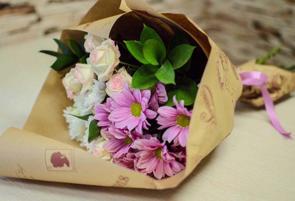 Букет цветов из: Розы и Хризантемы в Чебаркуле