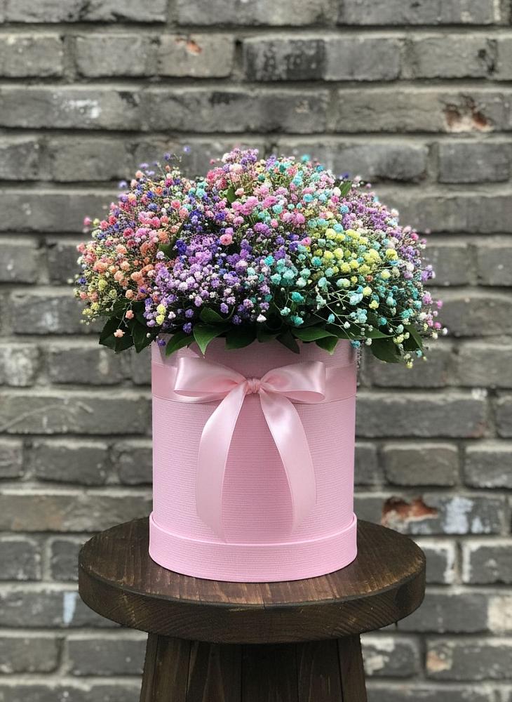 Цветочная композиция из Гипсофила и Розы в шляпной коробке в Чебаркуле