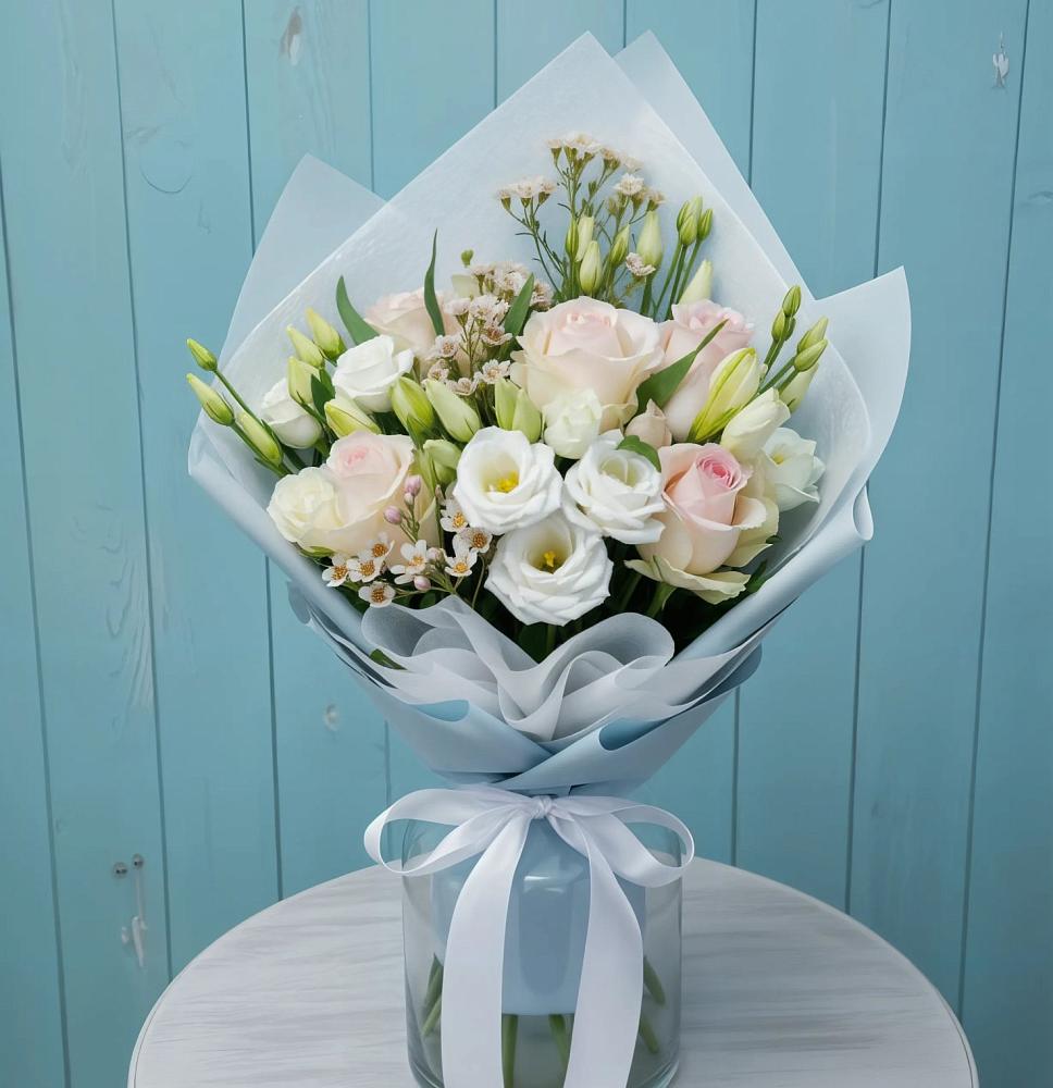 Букет цветов из: Розы и Лизиантусы в Чебаркуле