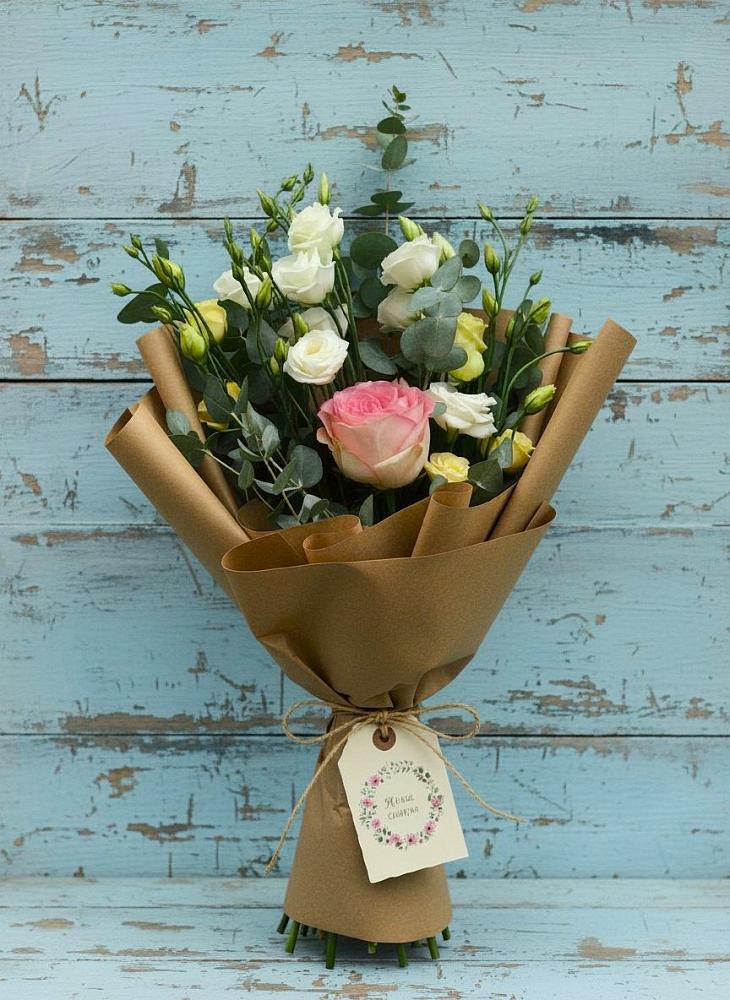 Букет цветов из: Розы и Лизиантусы в Чебаркуле