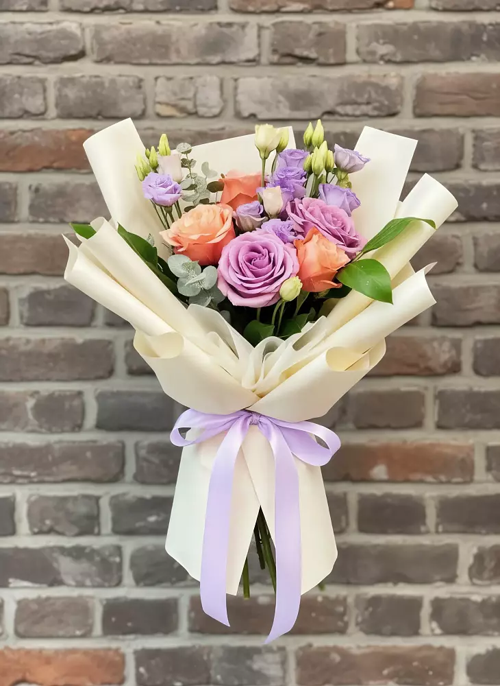 Букет цветов из: Лизиантусы и Розы в Чебаркуле