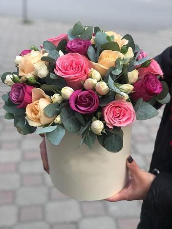 Цветочная композиция из Розы в шляпной коробке в Чебаркуле