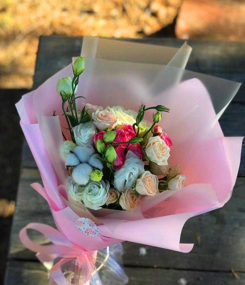 Букет цветов из: Розы и Лизиантусы в Чебаркуле