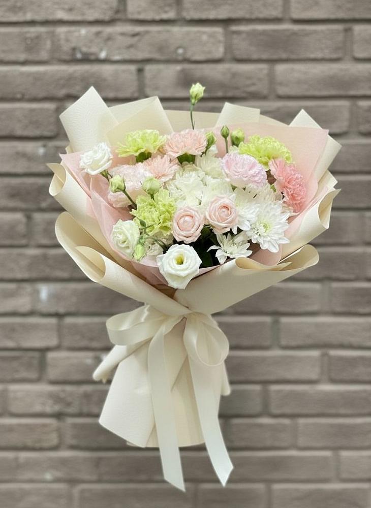 Букет цветов из: Гвоздики, Розы, Лизиантусы и Хризантемы в Чебаркуле