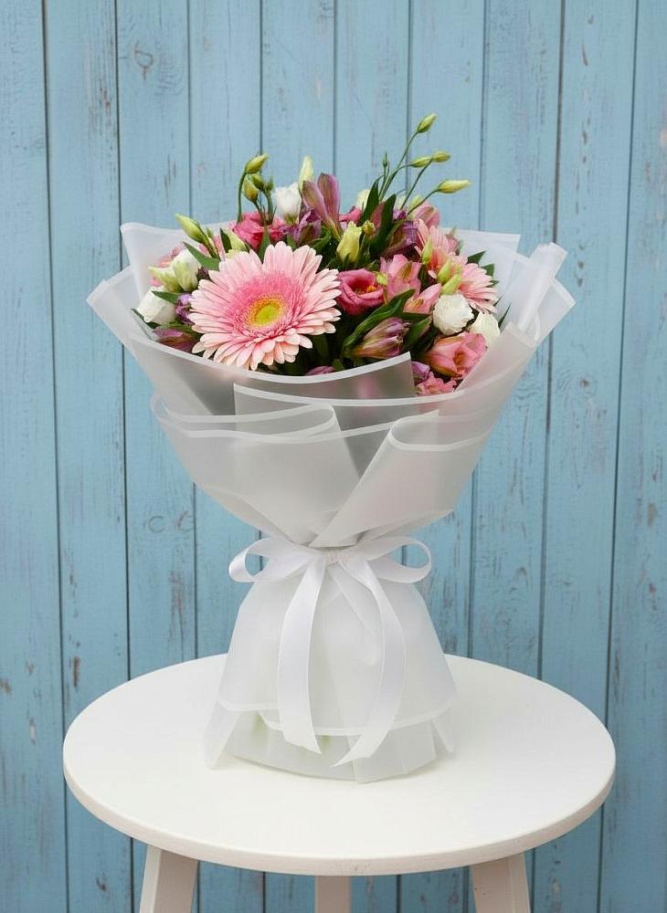 Букет цветов из: Герберы, Альстромерии и Лизиантусы в Чебаркуле