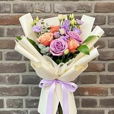 Букет цветов из:  Лизиантусы и Розы в Чебаркуле