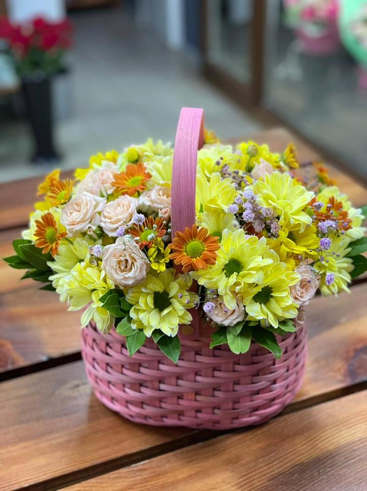 Цветочная композиция из Хризантемы и Розы в корзине в Чебаркуле
