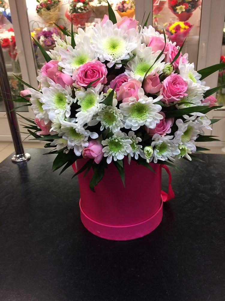 Цветочная композиция из Розы и Хризантемы в шляпной коробке в Чебаркуле