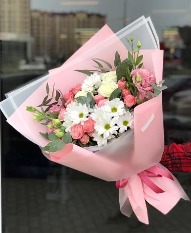 Букет цветов из: Розы, Лизиантусы и Хризантемы в Чебаркуле