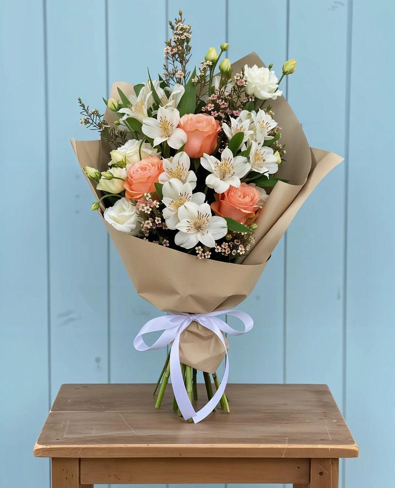 Букет цветов из: Альстромерии, Лизиантусы, Розы и Хризантемы в Чебаркуле