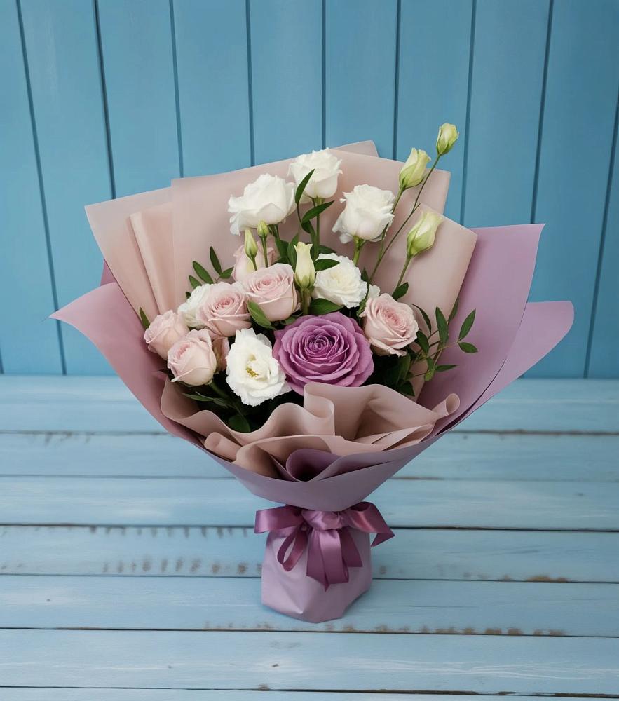 Букет цветов из: Розы и Лизиантусы в Чебаркуле